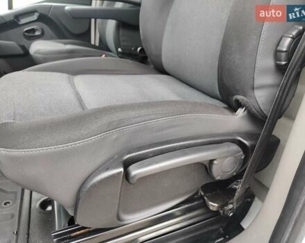 Білий Рено Мастєр, об'ємом двигуна 2.3 л та пробігом 283 тис. км за 19499 $, фото 41 на Automoto.ua