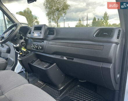 Белый Рено Мастер, объемом двигателя 2.3 л и пробегом 420 тыс. км за 20200 $, фото 27 на Automoto.ua