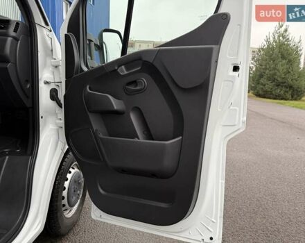 Белый Рено Мастер, объемом двигателя 2.3 л и пробегом 290 тыс. км за 19950 $, фото 52 на Automoto.ua