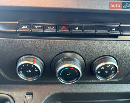 Белый Рено Мастер, объемом двигателя 2.3 л и пробегом 170 тыс. км за 19900 $, фото 44 на Automoto.ua