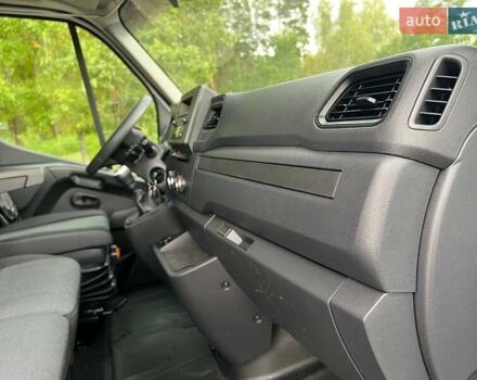 Белый Рено Мастер, объемом двигателя 2.3 л и пробегом 280 тыс. км за 21999 $, фото 88 на Automoto.ua