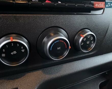 Білий Рено Мастєр, об'ємом двигуна 2.3 л та пробігом 261 тис. км за 18330 $, фото 30 на Automoto.ua