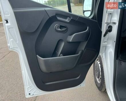 Белый Рено Мастер, объемом двигателя 2.3 л и пробегом 281 тыс. км за 22850 $, фото 63 на Automoto.ua