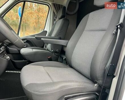 Белый Рено Мастер, объемом двигателя 2.3 л и пробегом 281 тыс. км за 22850 $, фото 68 на Automoto.ua