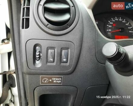 Белый Рено Мастер, объемом двигателя 2.3 л и пробегом 221 тыс. км за 18000 $, фото 10 на Automoto.ua