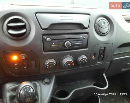 Белый Рено Мастер, объемом двигателя 2.3 л и пробегом 221 тыс. км за 18000 $, фото 11 на Automoto.ua