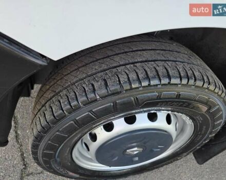 Белый Рено Мастер, объемом двигателя 2.3 л и пробегом 177 тыс. км за 19900 $, фото 21 на Automoto.ua