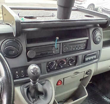 Белый Рено Мастер, объемом двигателя 2.5 л и пробегом 280 тыс. км за 7500 $, фото 3 на Automoto.ua