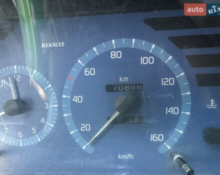 Белый Рено Мастер, объемом двигателя 2.5 л и пробегом 471 тыс. км за 3499 $, фото 11 на Automoto.ua