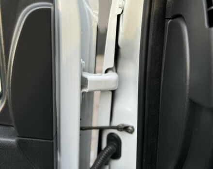 Рено Мастер 2015 в Киеве на Automoto.ua Белый Рено Мастер, объемом двигателя 2.3 л и пробегом 519 тыс. км за 16500 $, фото 76 на Automoto.ua