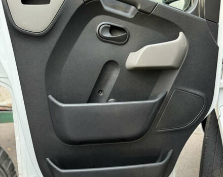 Рено Мастер 2015 в Киеве на Automoto.ua Белый Рено Мастер, объемом двигателя 2.3 л и пробегом 519 тыс. км за 16500 $, фото 74 на Automoto.ua