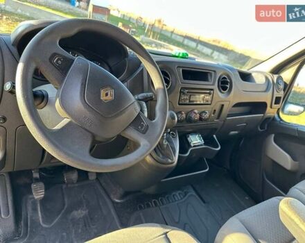 Белый Рено Мастер, объемом двигателя 0 л и пробегом 280 тыс. км за 17999 $, фото 3 на Automoto.ua