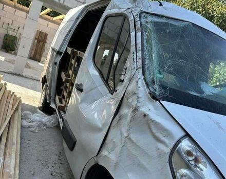 Белый Рено Мастер, объемом двигателя 2.3 л и пробегом 330 тыс. км за 5005 $, фото 1 на Automoto.ua