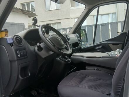 Белый Рено Мастер, объемом двигателя 2.3 л и пробегом 240 тыс. км за 10500 $, фото 1 на Automoto.ua