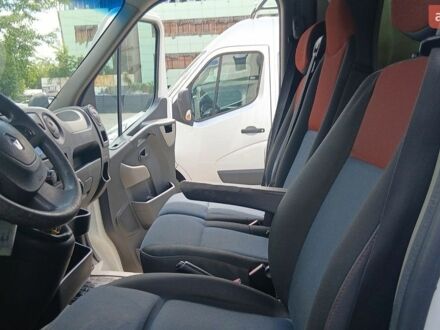 Белый Рено Мастер, объемом двигателя 2.5 л и пробегом 529 тыс. км за 12900 $, фото 1 на Automoto.ua