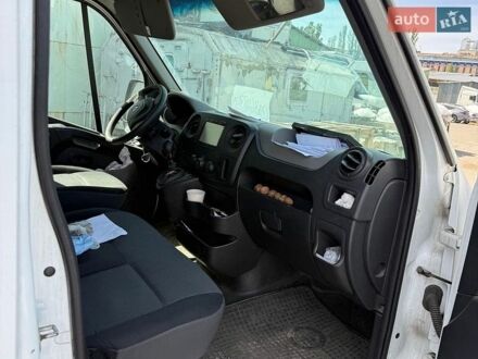 Белый Рено Мастер, объемом двигателя 2.3 л и пробегом 395 тыс. км за 14000 $, фото 1 на Automoto.ua