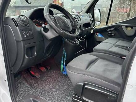 Белый Рено Мастер, объемом двигателя 2.3 л и пробегом 495 тыс. км за 16200 $, фото 1 на Automoto.ua