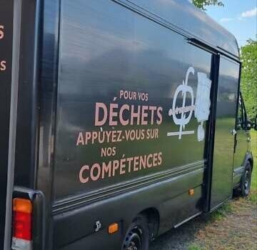 Черный Рено Мастер, объемом двигателя 3 л и пробегом 435 тыс. км за 10000 $, фото 5 на Automoto.ua