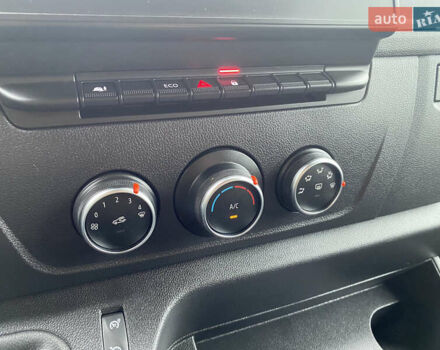 Черный Рено Мастер, объемом двигателя 2.3 л и пробегом 297 тыс. км за 20800 $, фото 43 на Automoto.ua