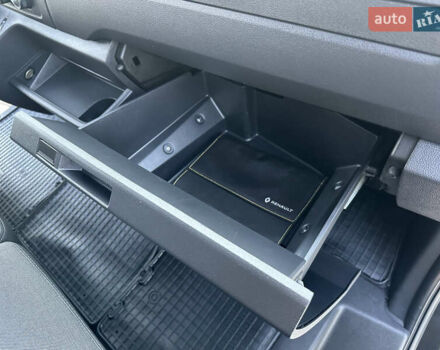 Черный Рено Мастер, объемом двигателя 2.3 л и пробегом 198 тыс. км за 21600 $, фото 51 на Automoto.ua