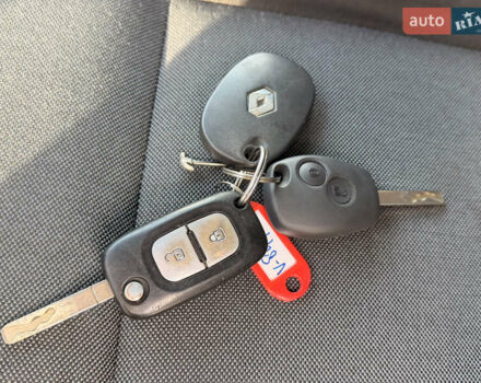 Черный Рено Мастер, объемом двигателя 2.3 л и пробегом 225 тыс. км за 18990 $, фото 12 на Automoto.ua