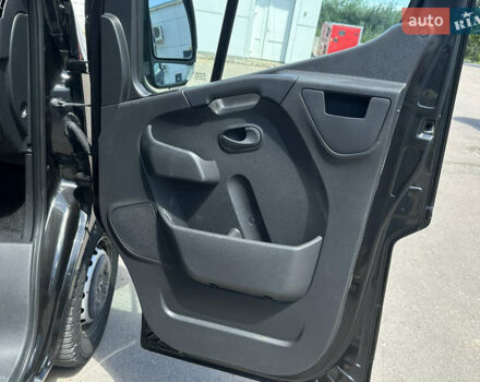 Черный Рено Мастер, объемом двигателя 2.3 л и пробегом 215 тыс. км за 17500 $, фото 26 на Automoto.ua