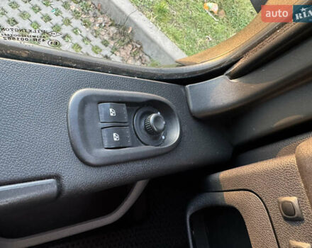 Черный Рено Мастер, объемом двигателя 2.3 л и пробегом 495 тыс. км за 16500 $, фото 18 на Automoto.ua