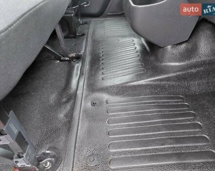 Красный Рено Мастер, объемом двигателя 2.3 л и пробегом 320 тыс. км за 18000 $, фото 29 на Automoto.ua