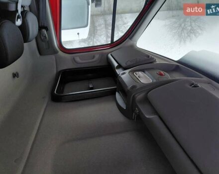 Красный Рено Мастер, объемом двигателя 2.3 л и пробегом 320 тыс. км за 18000 $, фото 43 на Automoto.ua