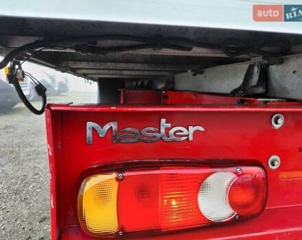 Красный Рено Мастер, объемом двигателя 2.3 л и пробегом 320 тыс. км за 18000 $, фото 49 на Automoto.ua