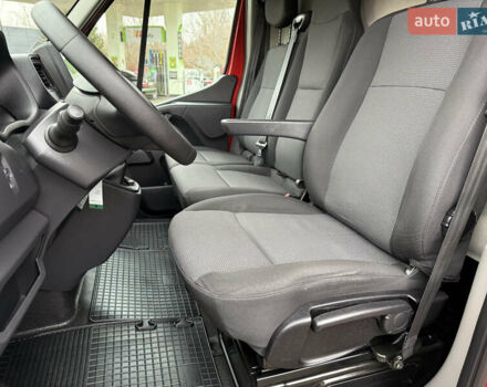 Красный Рено Мастер, объемом двигателя 0 л и пробегом 249 тыс. км за 21900 $, фото 48 на Automoto.ua