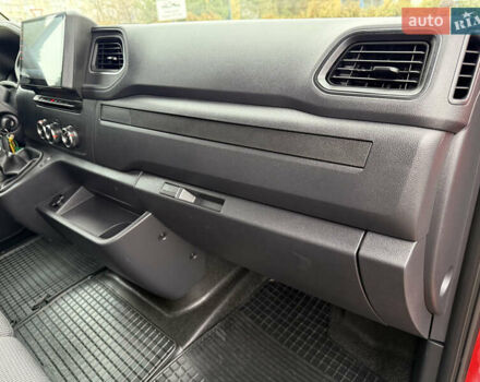 Красный Рено Мастер, объемом двигателя 0 л и пробегом 249 тыс. км за 21900 $, фото 69 на Automoto.ua