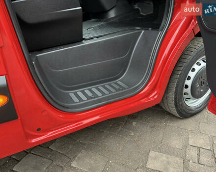 Красный Рено Мастер, объемом двигателя 0 л и пробегом 249 тыс. км за 21900 $, фото 66 на Automoto.ua