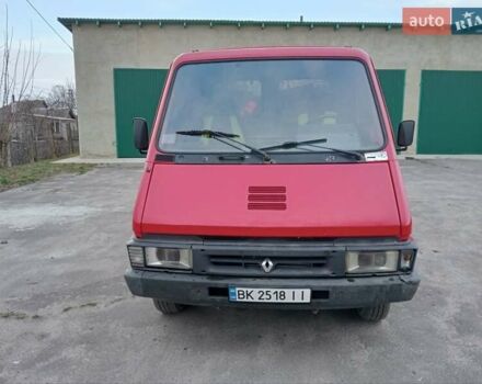 Красный Рено Мастер, объемом двигателя 2.5 л и пробегом 320 тыс. км за 2800 $, фото 1 на Automoto.ua
