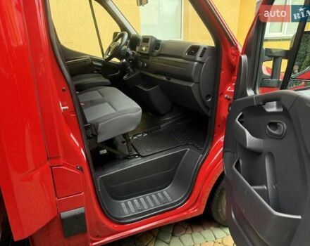 Красный Рено Мастер, объемом двигателя 2.3 л и пробегом 354 тыс. км за 20400 $, фото 2 на Automoto.ua