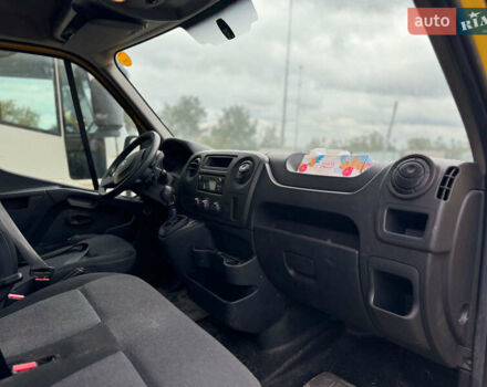 Желтый Рено Мастер, объемом двигателя 2.3 л и пробегом 208 тыс. км за 16000 $, фото 11 на Automoto.ua