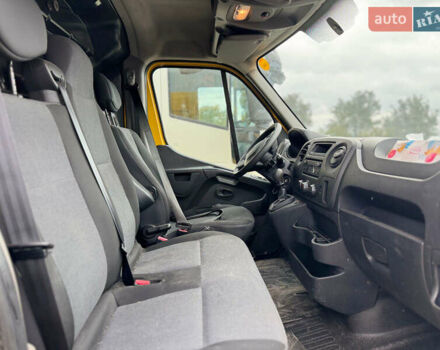 Желтый Рено Мастер, объемом двигателя 2.3 л и пробегом 208 тыс. км за 16000 $, фото 6 на Automoto.ua