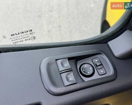 Желтый Рено Мастер, объемом двигателя 2.3 л и пробегом 193 тыс. км за 18800 $, фото 36 на Automoto.ua