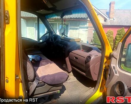 Желтый Рено Мастер, объемом двигателя 2.8 л и пробегом 356 тыс. км за 2800 $, фото 5 на Automoto.ua