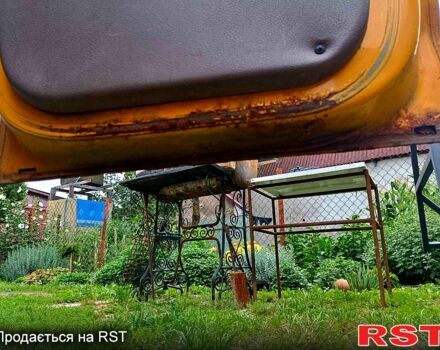 Желтый Рено Мастер, объемом двигателя 2.8 л и пробегом 356 тыс. км за 2800 $, фото 3 на Automoto.ua