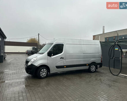 Серый Рено Мастер, объемом двигателя 2.3 л и пробегом 275 тыс. км за 15600 $, фото 2 на Automoto.ua