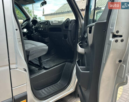 Серый Рено Мастер, объемом двигателя 2.3 л и пробегом 275 тыс. км за 15600 $, фото 11 на Automoto.ua