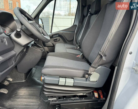 Серый Рено Мастер, объемом двигателя 2.3 л и пробегом 235 тыс. км за 21200 $, фото 26 на Automoto.ua