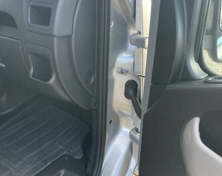 Сірий Рено Мастєр, об'ємом двигуна 2.3 л та пробігом 246 тис. км за 17600 $, фото 19 на Automoto.ua