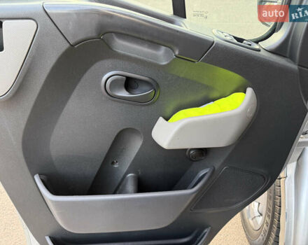 Сірий Рено Мастєр, об'ємом двигуна 2.3 л та пробігом 500 тис. км за 12000 $, фото 11 на Automoto.ua