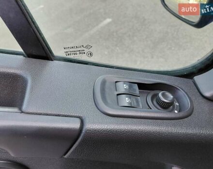 Синій Рено Мастєр, об'ємом двигуна 2.3 л та пробігом 450 тис. км за 15800 $, фото 33 на Automoto.ua