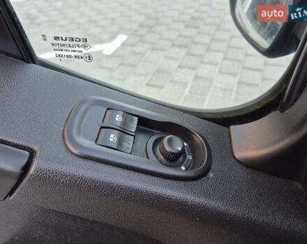 Синий Рено Мастер, объемом двигателя 2.3 л и пробегом 237 тыс. км за 18800 $, фото 19 на Automoto.ua