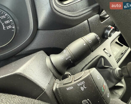 Синій Рено Мастєр, об'ємом двигуна 2.3 л та пробігом 217 тис. км за 23000 $, фото 31 на Automoto.ua