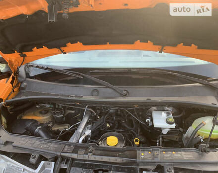 Оранжевый Рено Мастер, объемом двигателя 2.3 л и пробегом 325 тыс. км за 28000 $, фото 9 на Automoto.ua