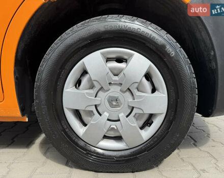 Оранжевый Рено Мастер, объемом двигателя 2.3 л и пробегом 460 тыс. км за 16800 $, фото 9 на Automoto.ua